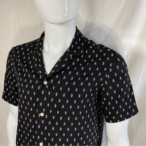 Old Navy Men’s Pineapple Print Short Sleeve Camp Shirt - Picture 2 of 7